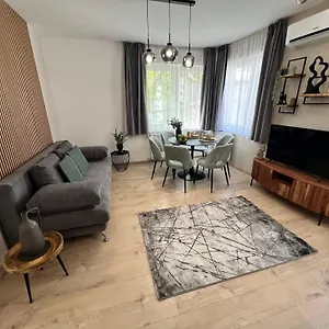 Maple Tree Budget Appartamento Budapest